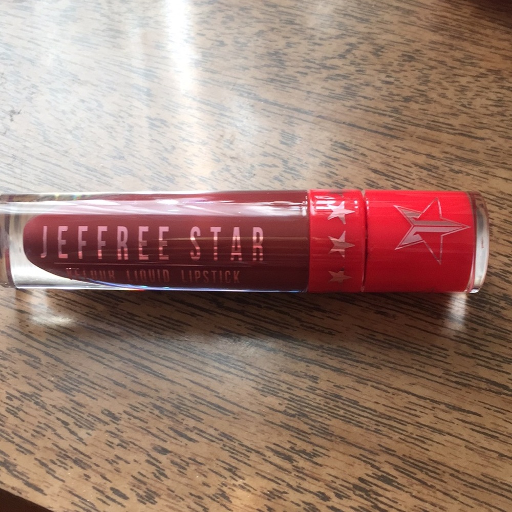 NWOT Jeffree Star velour lip in Designer Blood